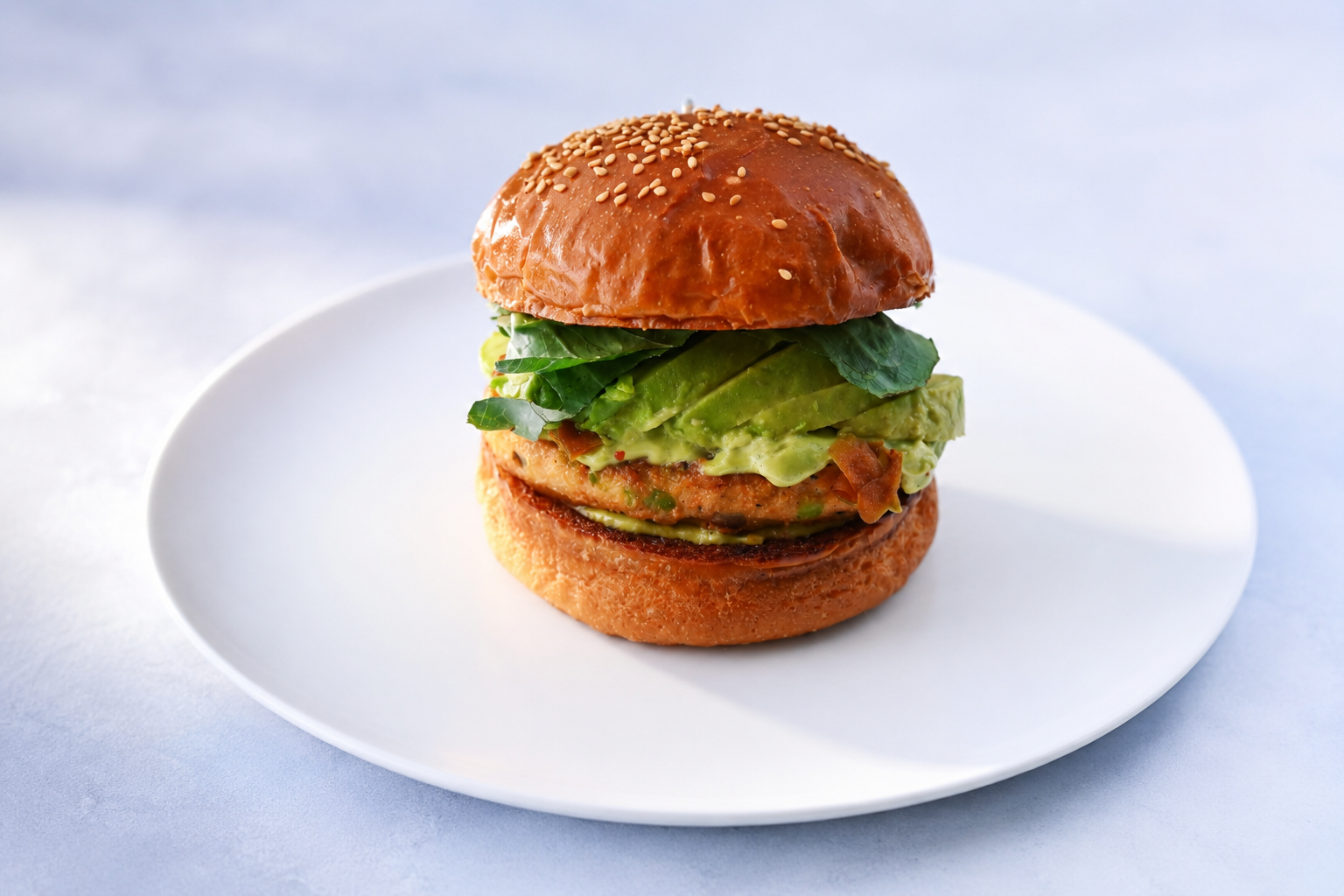 豆腐パティとアボカドのグリーンバーガー　森奈良漬けのアクセント
